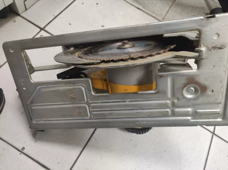 PILARKA TARCZOWA DEWALT D23700-QS 235/30MM, 1750W