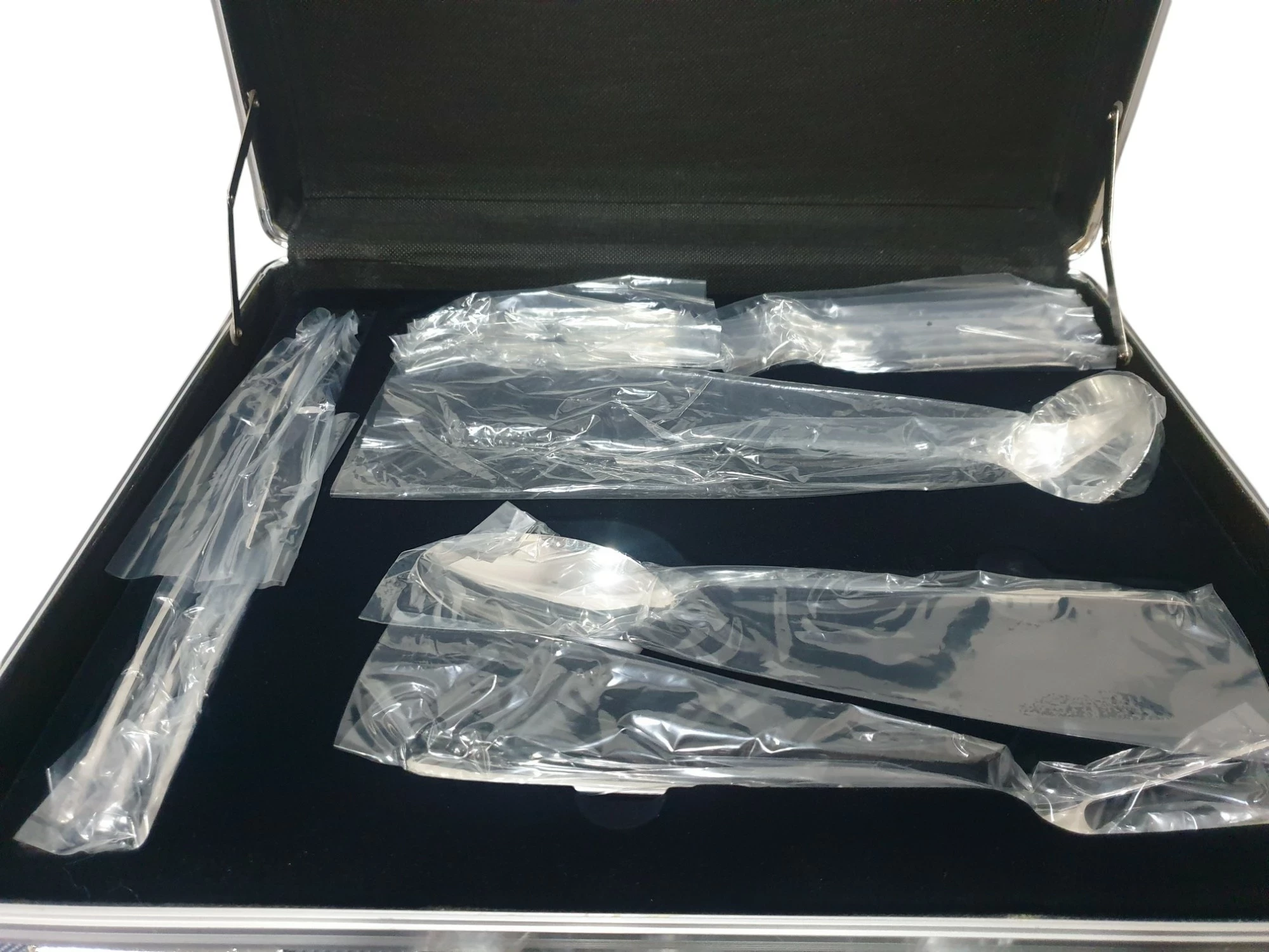 sztucce-philipiak-milano-esile-39-el-komplet-sztuccow-dla-6-osob-walizka-liczba-elementow-w-zestawie-39