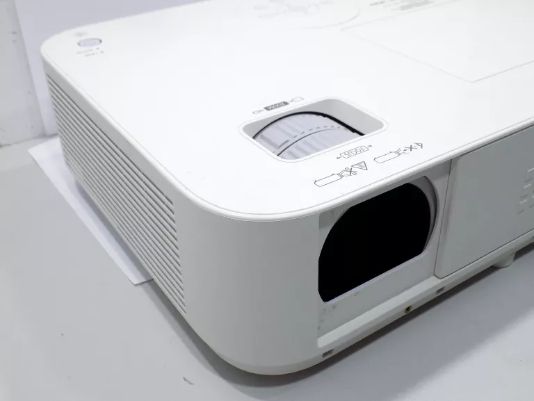 PROJEKTOR RZUTNIK NEC M322W (3200LM, X 1.7 ZOOM, 10000:1)