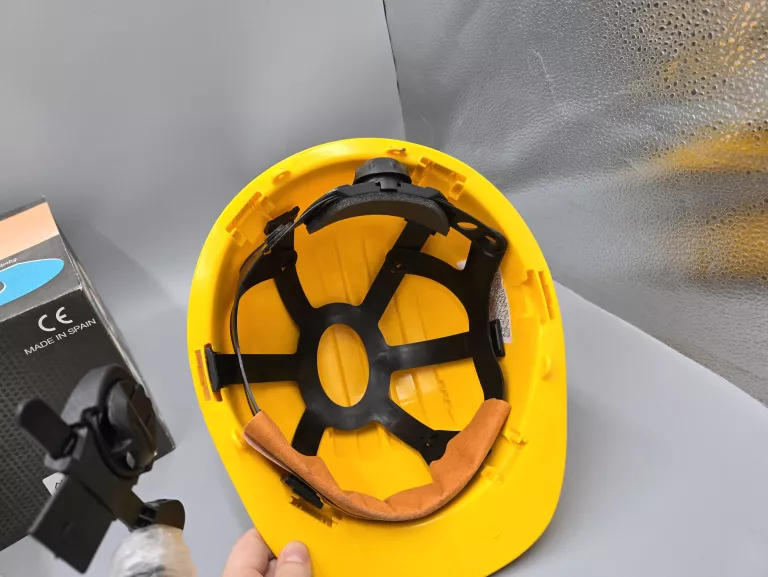 KASK Z PRZYŁBICĄ CLIAX 436M KARTON NO