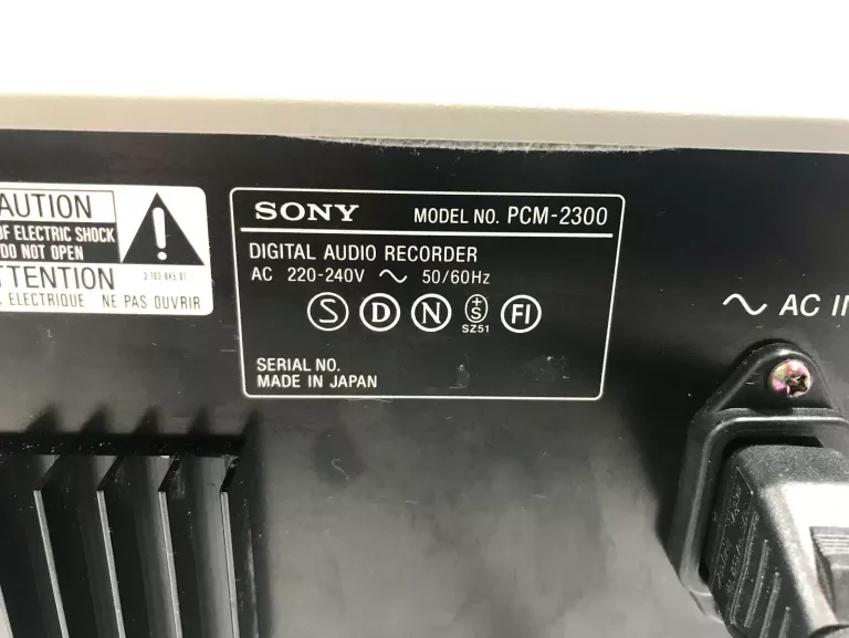 SONY PCM 2300 DAT CYFROWY MAGNETOFON PROFESJONALNY