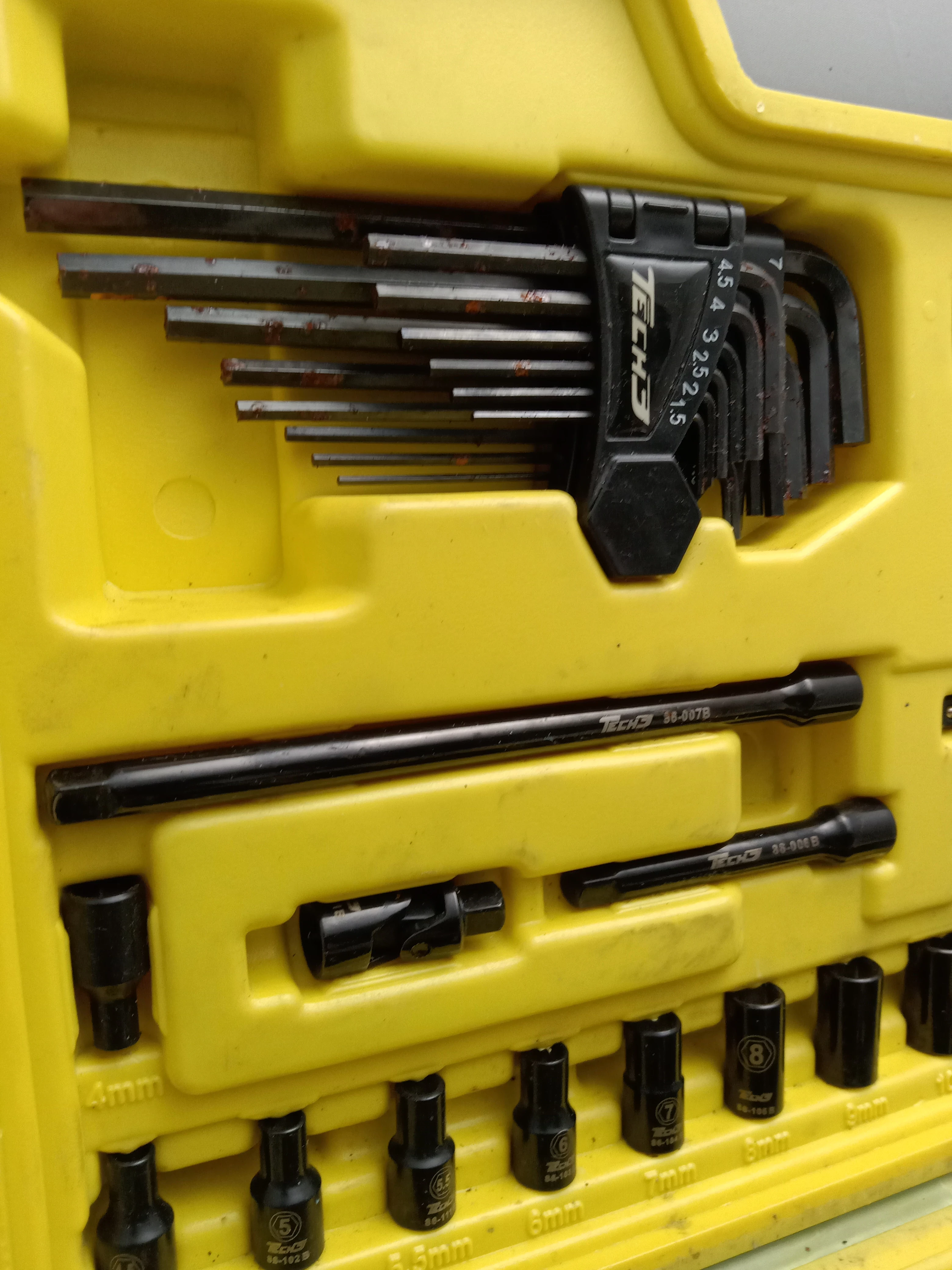 stanley-tech-3-zestaw-kluczy-w-walizce-waga-produktu-z-opakowaniem-jednostkowym-4000