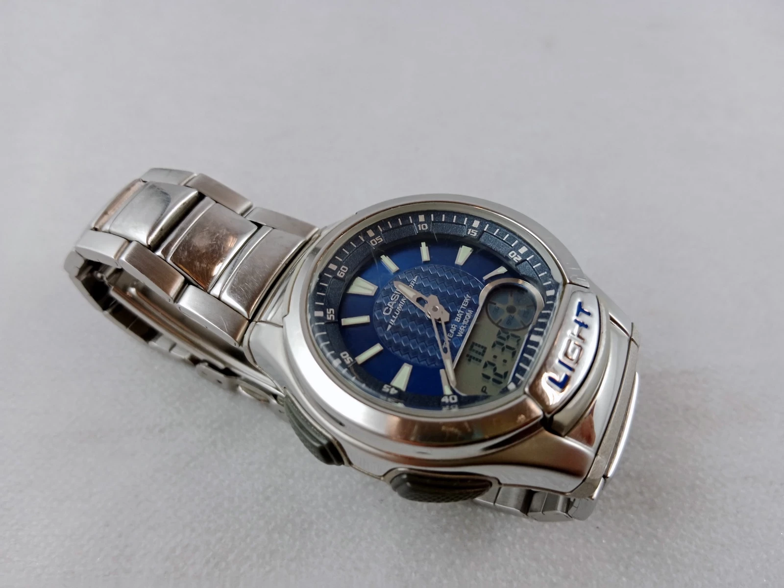 zegarek-casio-illuminator-3793-aq-180w-ksztalt-koperty-129223-2