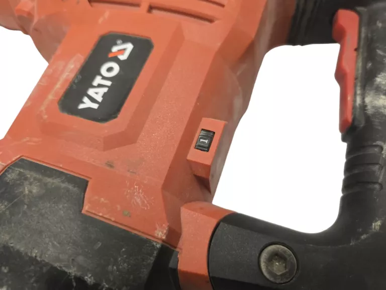 MŁOT UDAROWY YATO YT-82135 1600W