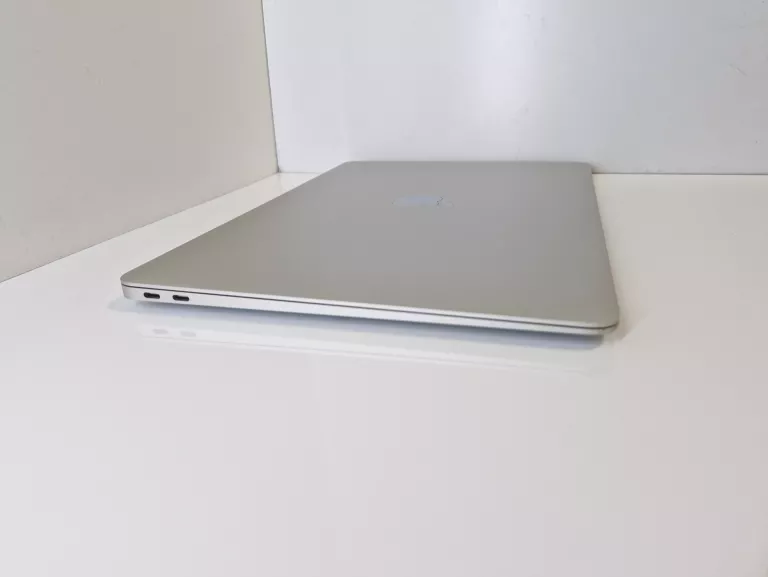 LAPTOP APPLE MACBOOK AIR 13 RETINA M1 2020 17 CYKLI ! 8GB 256GB A2337