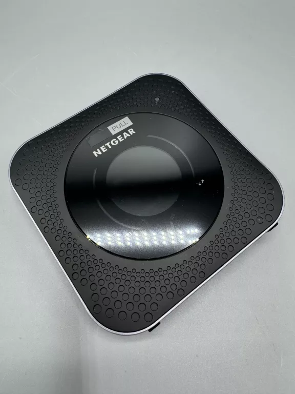 ROUTER NETGEAR NIGHTHAWK M1 MR1100-100EUS WIFI 4G KPL JAK NOWY!