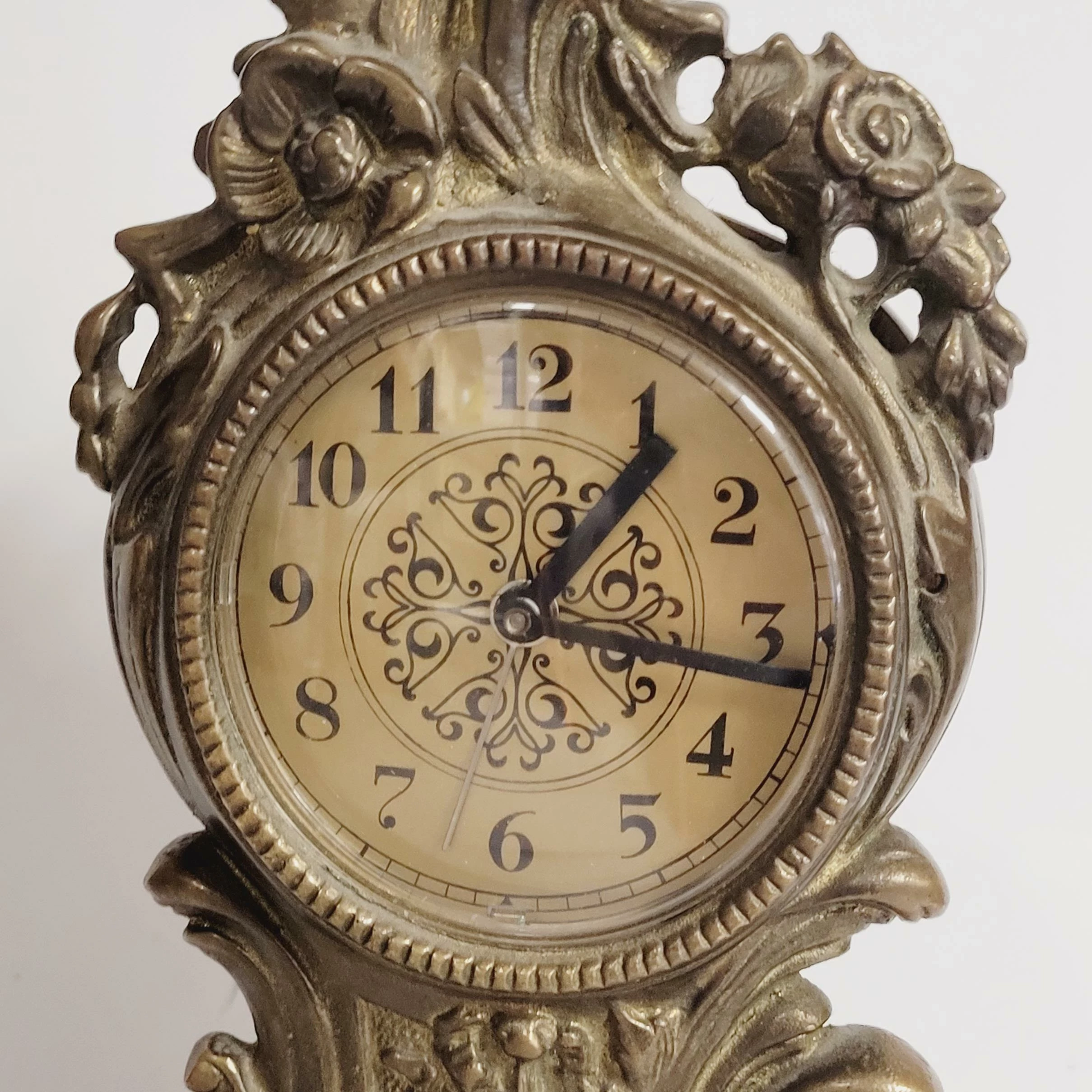 stary-zegar-z-mosiadzu-ozdobny-typ-18114-381269