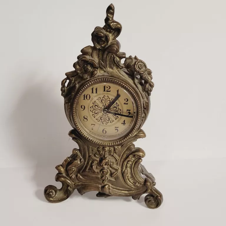 stary-zegar-z-mosiadzu-ozdobny-aleja-wolnosci-15b-czestochowa-sj