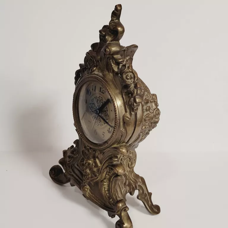 stary-zegar-z-mosiadzu-ozdobny-kod-producenta-9574114