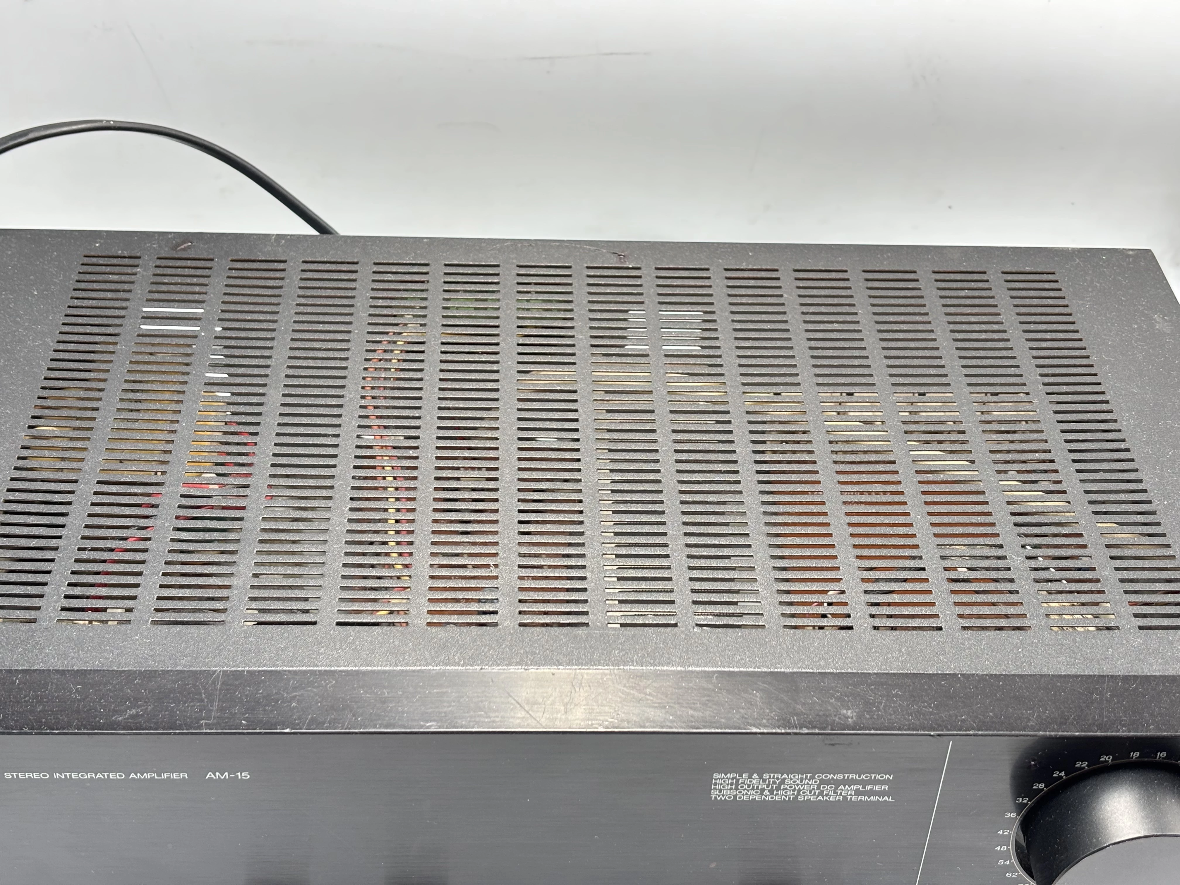 wzmacniacz-akai-am-15-opis-kolor-718-1