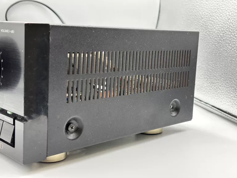 wzmacniacz-akai-am-15-opis-liczba-kanalow-2