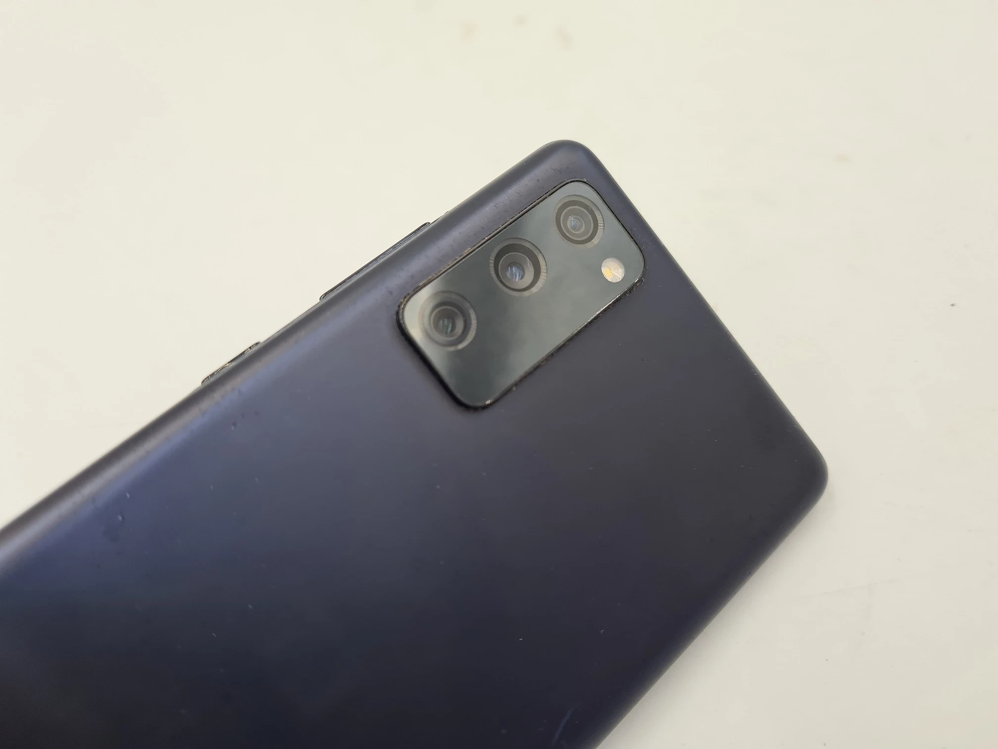 telefon-samsung-galaxy-s20-fe-uszkodzony-ekran-kolor-127448-1191570