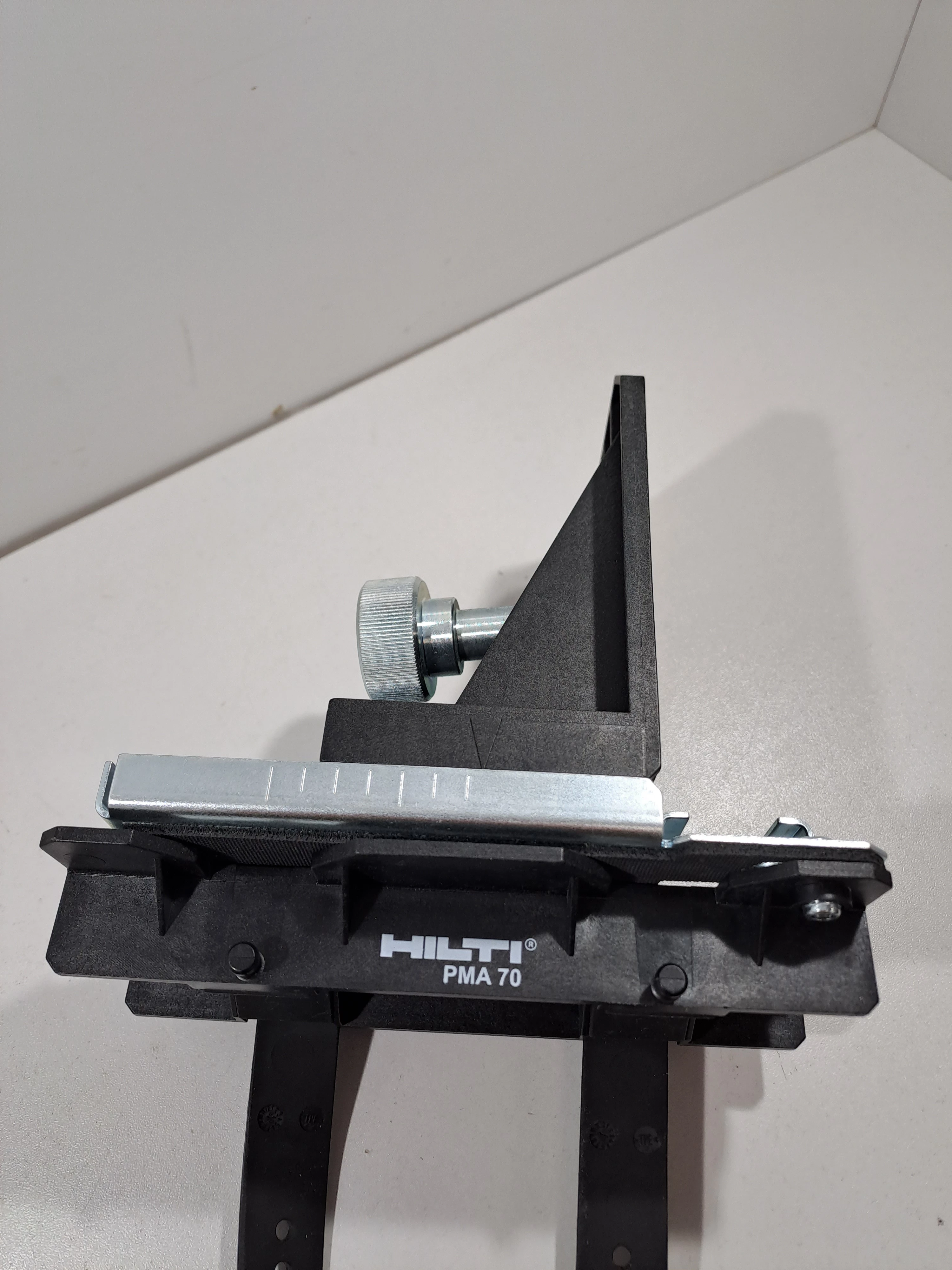 uchwyt-lasera-na-sciane-hilti-pma-71-pma70-stan-11323-2