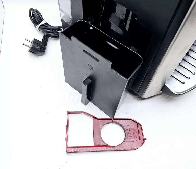 EKSPRESS DO KAWY AUTOMATYCZNY KRUPS EA8050 OPIS