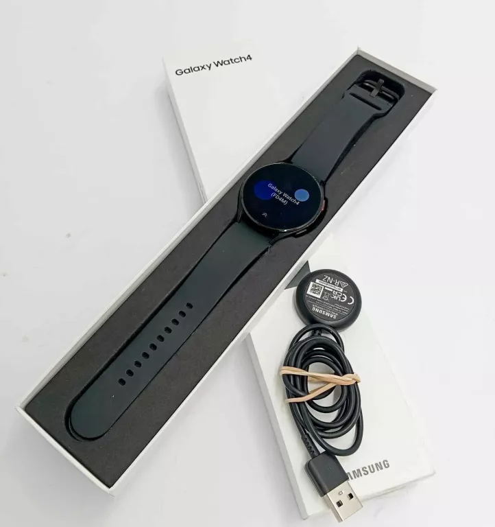 SAMSUNG GALAXY WATCH 4 KOMPLET