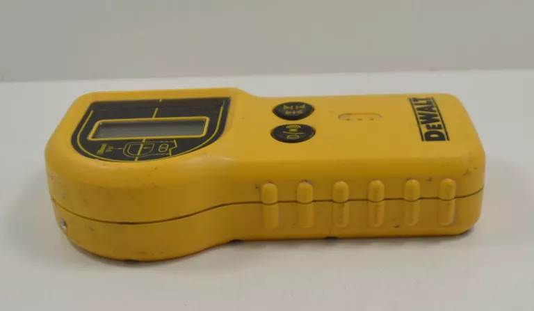 DEWALT DE0772 DETEKTOR LASEROWY, CYFROWY, WODOSZCZELNY