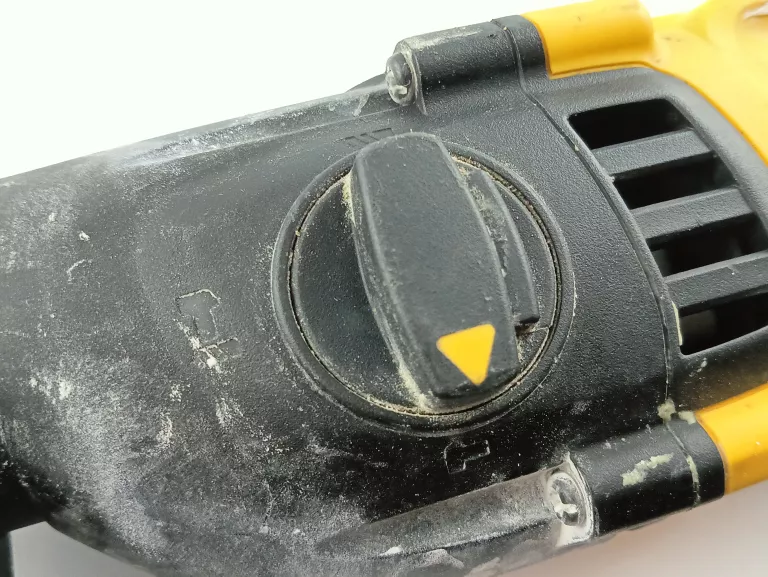MŁOTOWIERTARKA DEWALT D25134