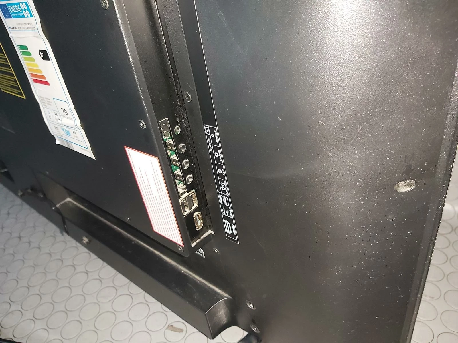 telewizor-blaupunkt-bn40f1372-smart-tv-uszkodzony-opis-przekatna-ekranu-cale-4000