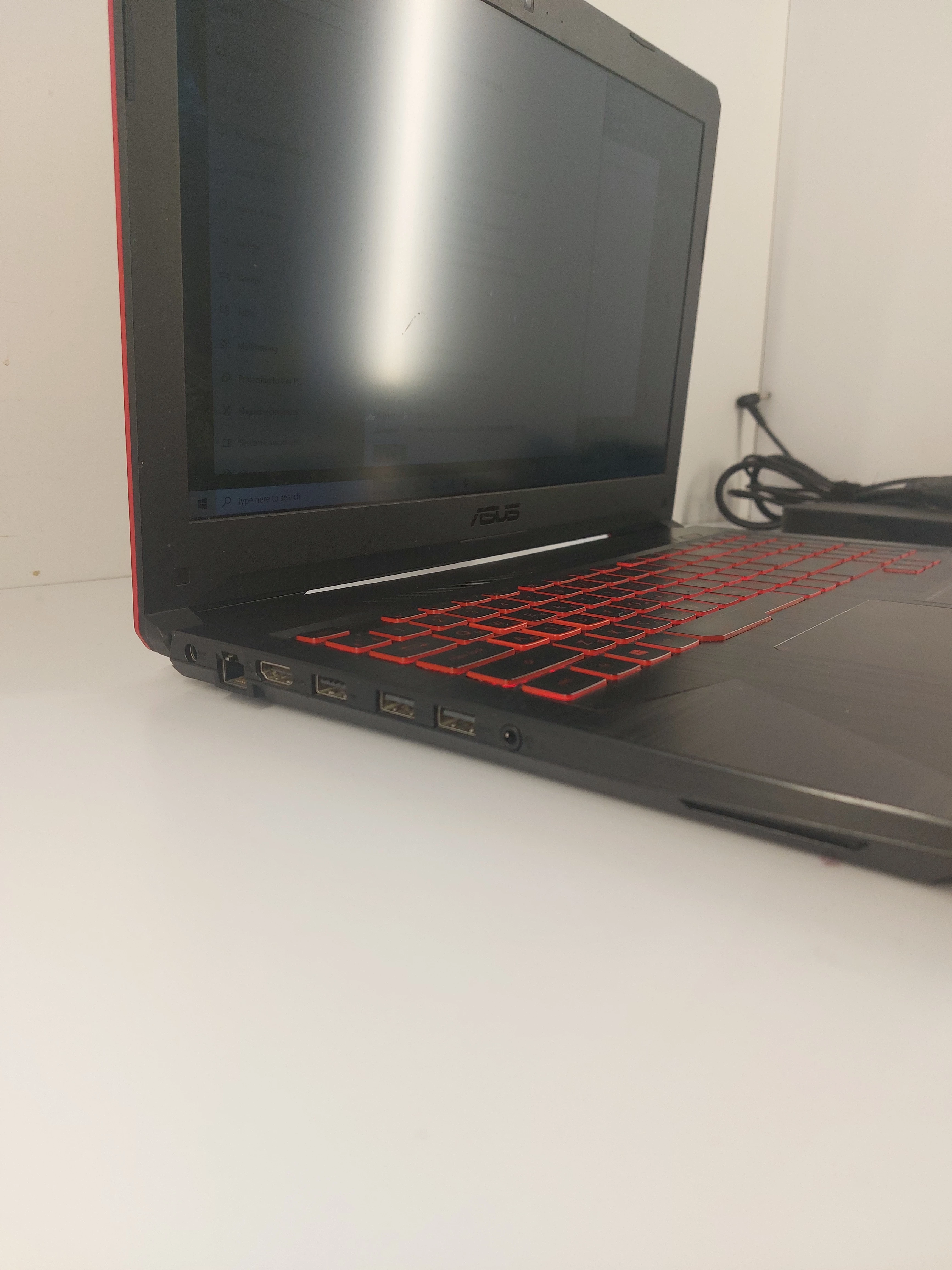 laptop-asus-tuf-fx504-i5-8300h-gtx-1050-16gb-ssd-15-przekatna-ekranu-1560