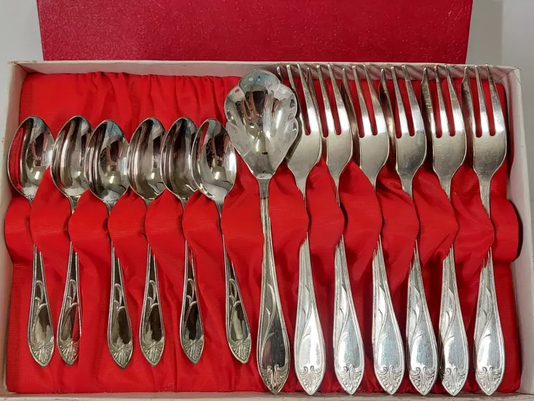 KOMPLET ŁYŻECZEK I WIDELCZYKÓW PLATEROWANYCH