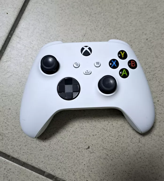 KONSOLA MS XBOX SERIES X SUPER STAN!