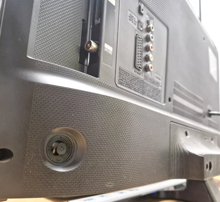 LED TV MONITOR SAMSUNG T32E310EW + PILOT / PRZEBARWIENIE NA EKRANIE
