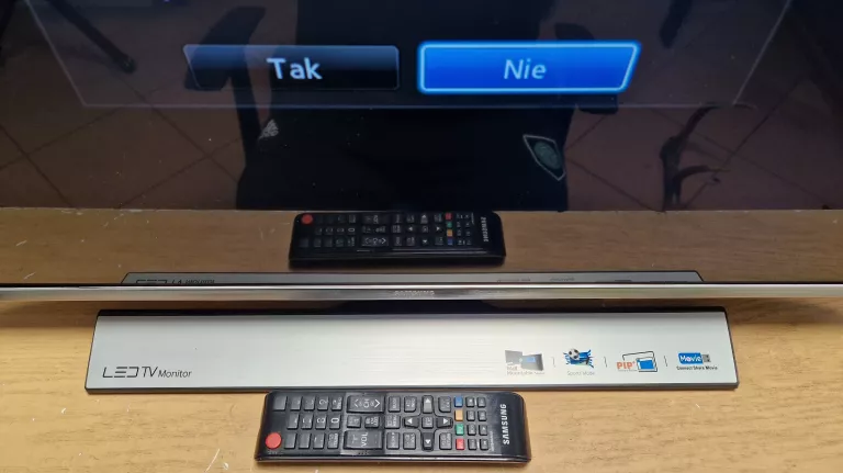 LED TV MONITOR SAMSUNG T32E310EW + PILOT / PRZEBARWIENIE NA EKRANIE