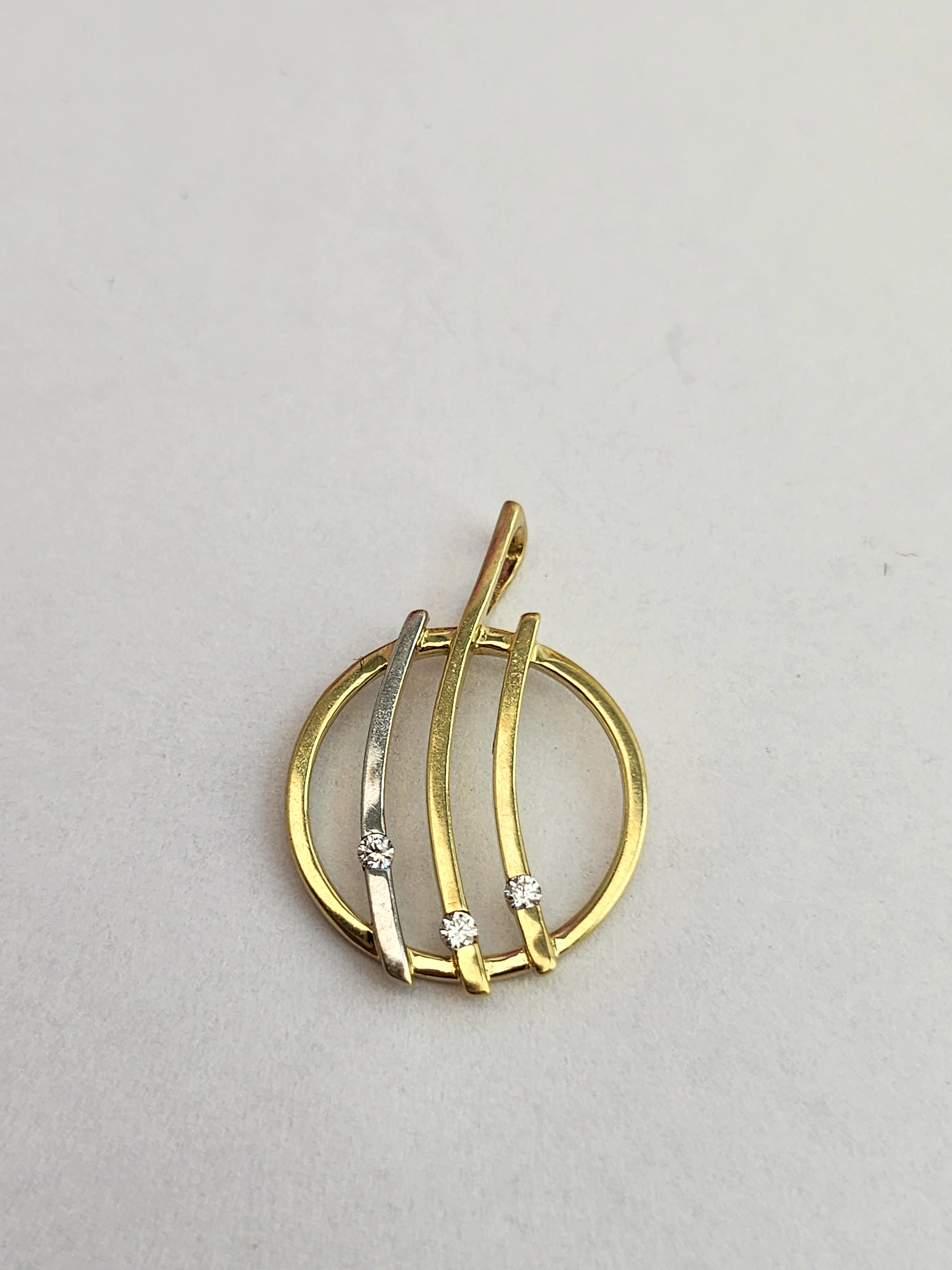 zlota-zawieszka-okragla-z-paskami-dwa-kolory-zlota-585-marka-226434-1704211