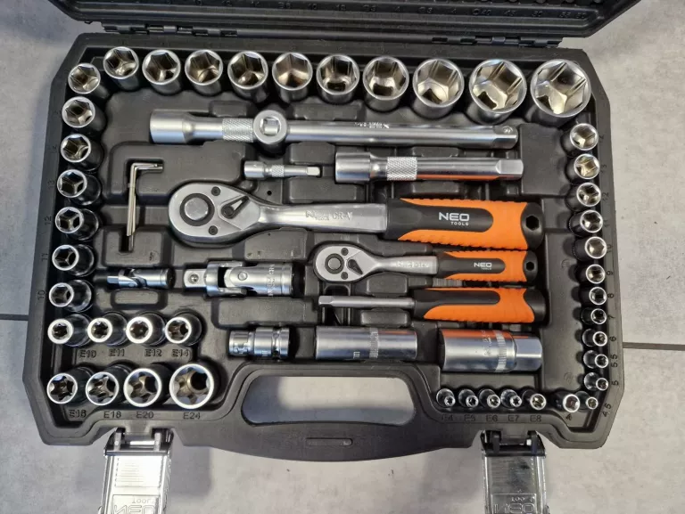 NEO 10-212 ZESTAW KLUCZE NASADOWE 1/2", 1/4" TORX NASADKI WALIZKA 108EL