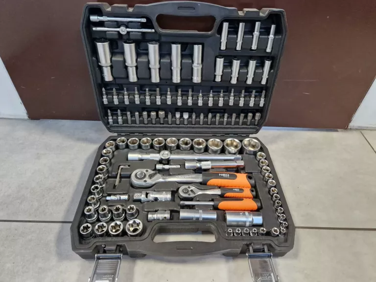 NEO 10-212 ZESTAW KLUCZE NASADOWE 1/2", 1/4" TORX NASADKI WALIZKA 108EL