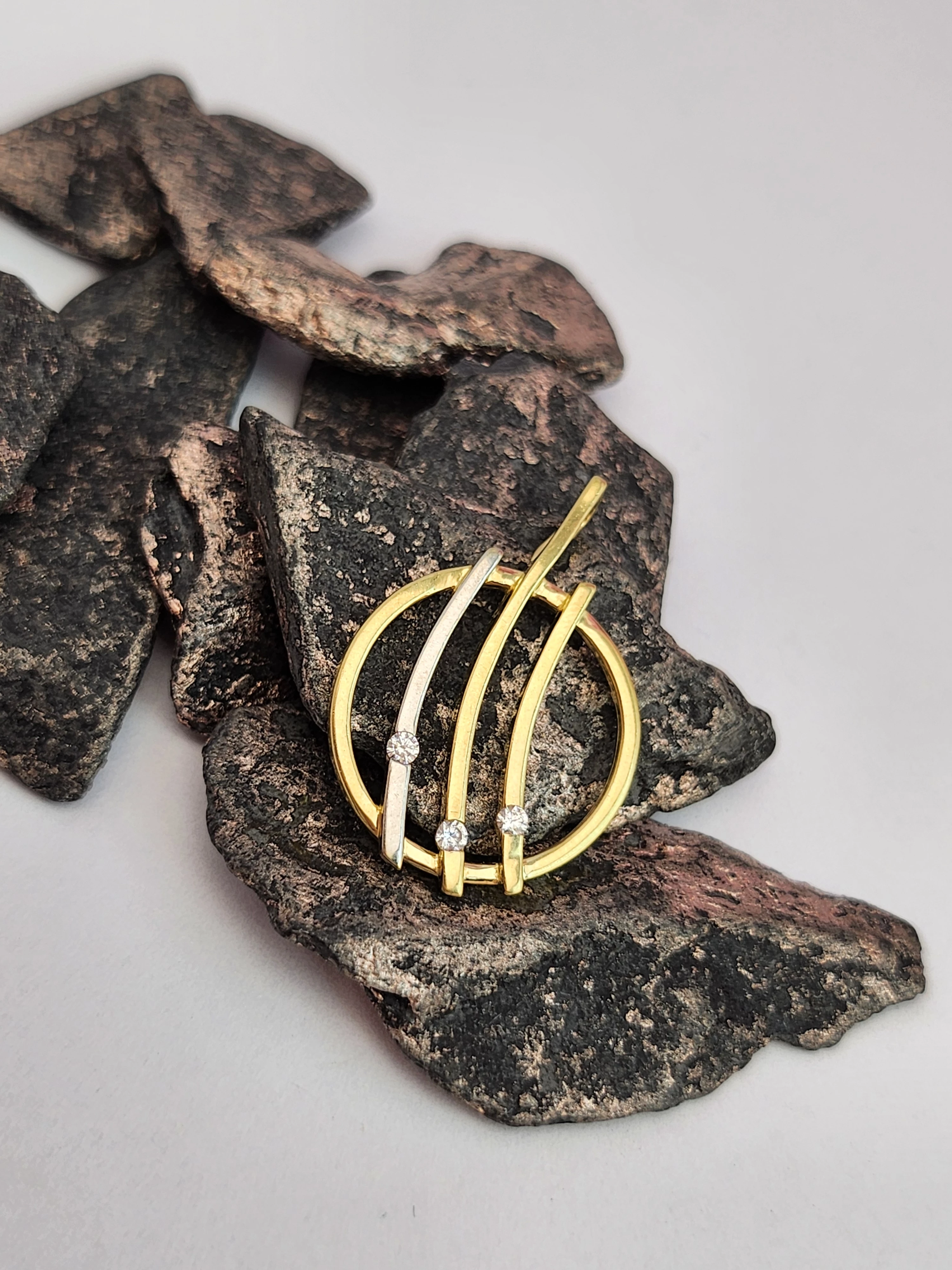 zlota-zawieszka-okragla-z-paskami-dwa-kolory-zlota-585-rodzaj-2205-2