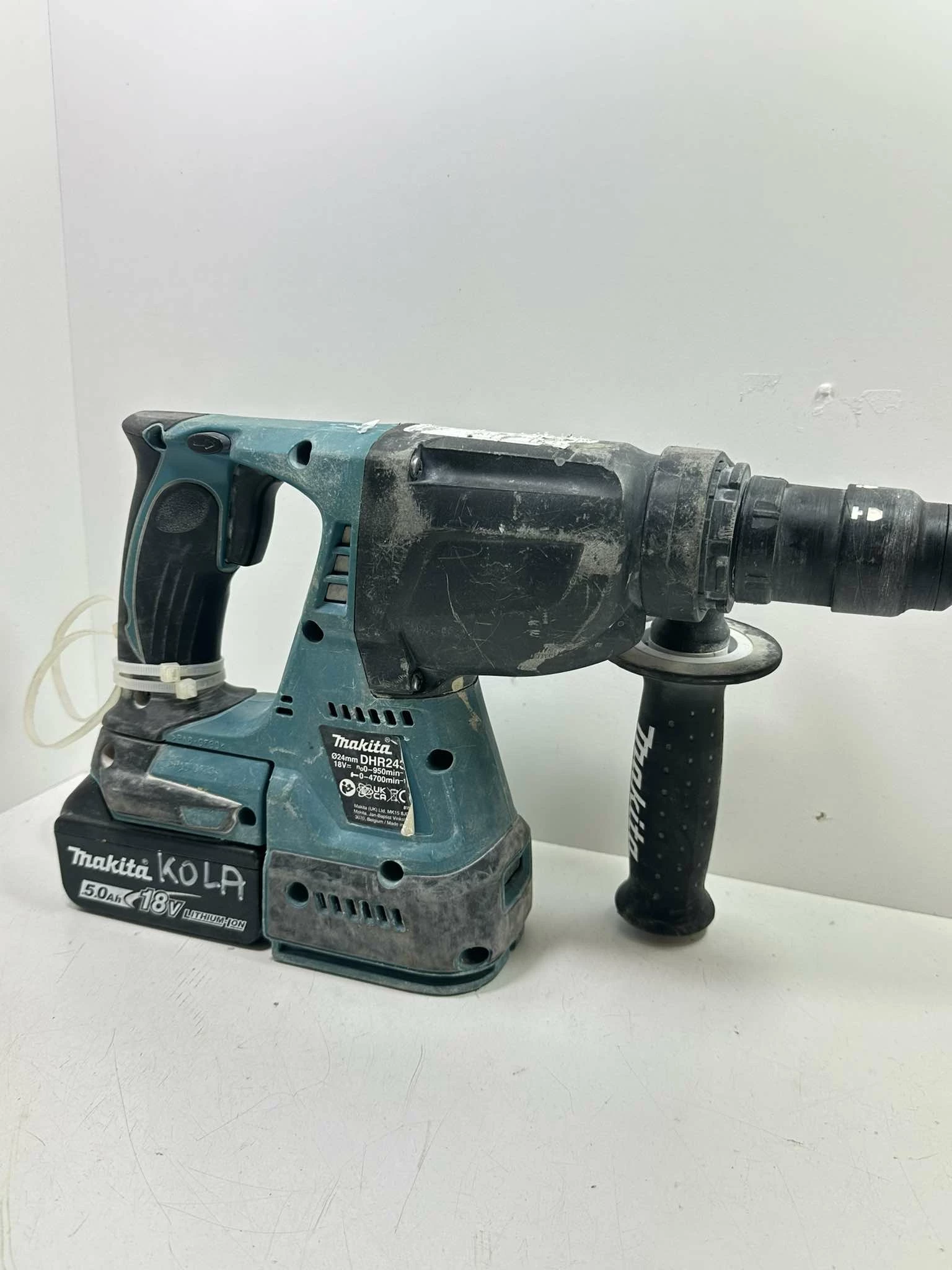 mlotowiertarka-makita-dhr-243-ean-gtin-0088381876186