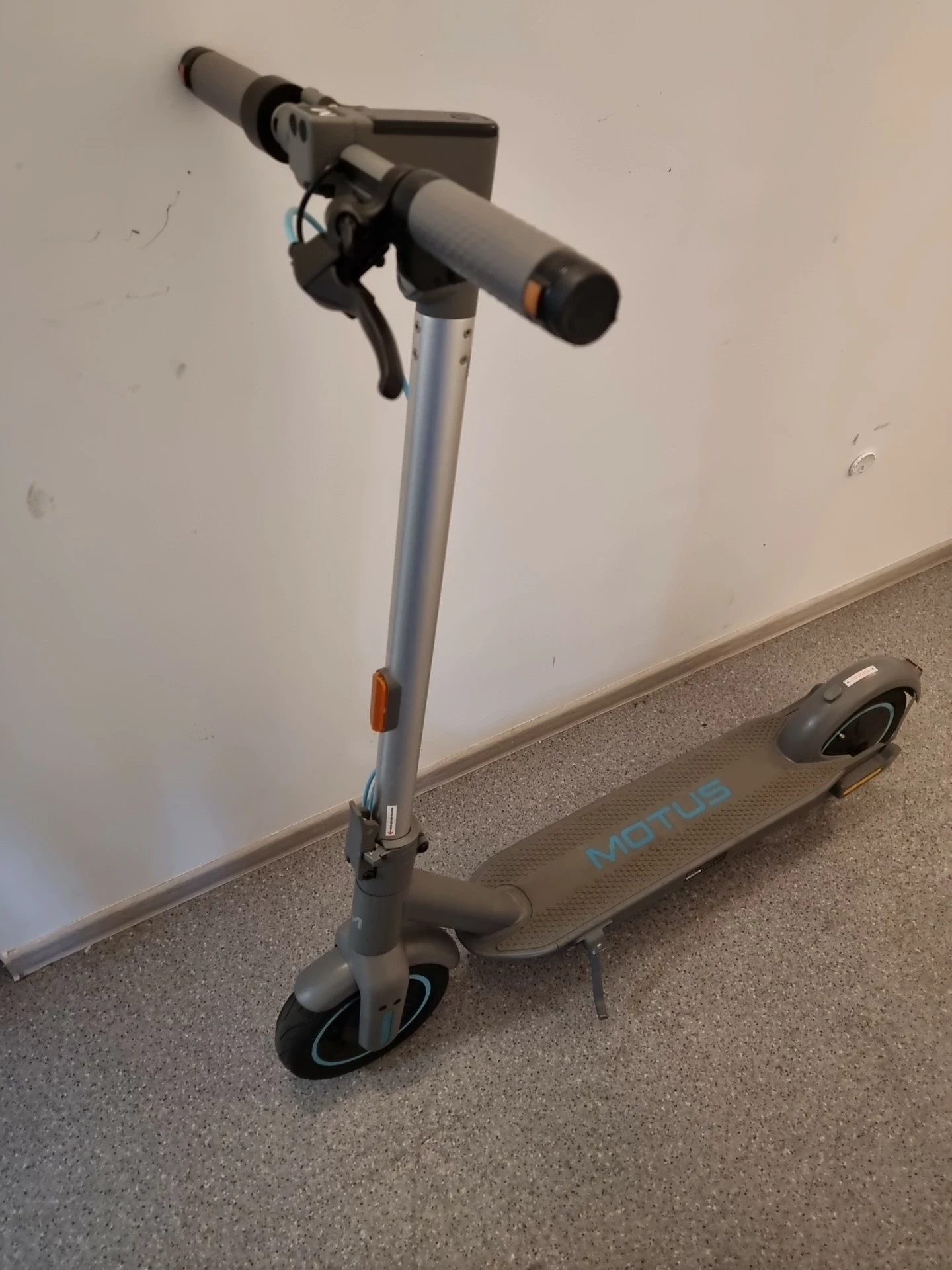 hulajnoga-elektryczna-motus-10-2023-ean-gtin-5901821997270