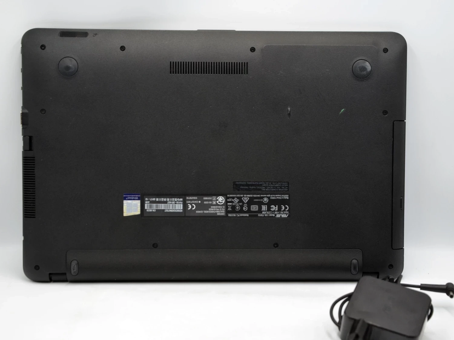 laptop-asus-f541u-przekatna-ekranu-1560