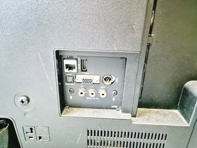 TELEWIZOR TELEFUNKEN 40FD5510 OPIS