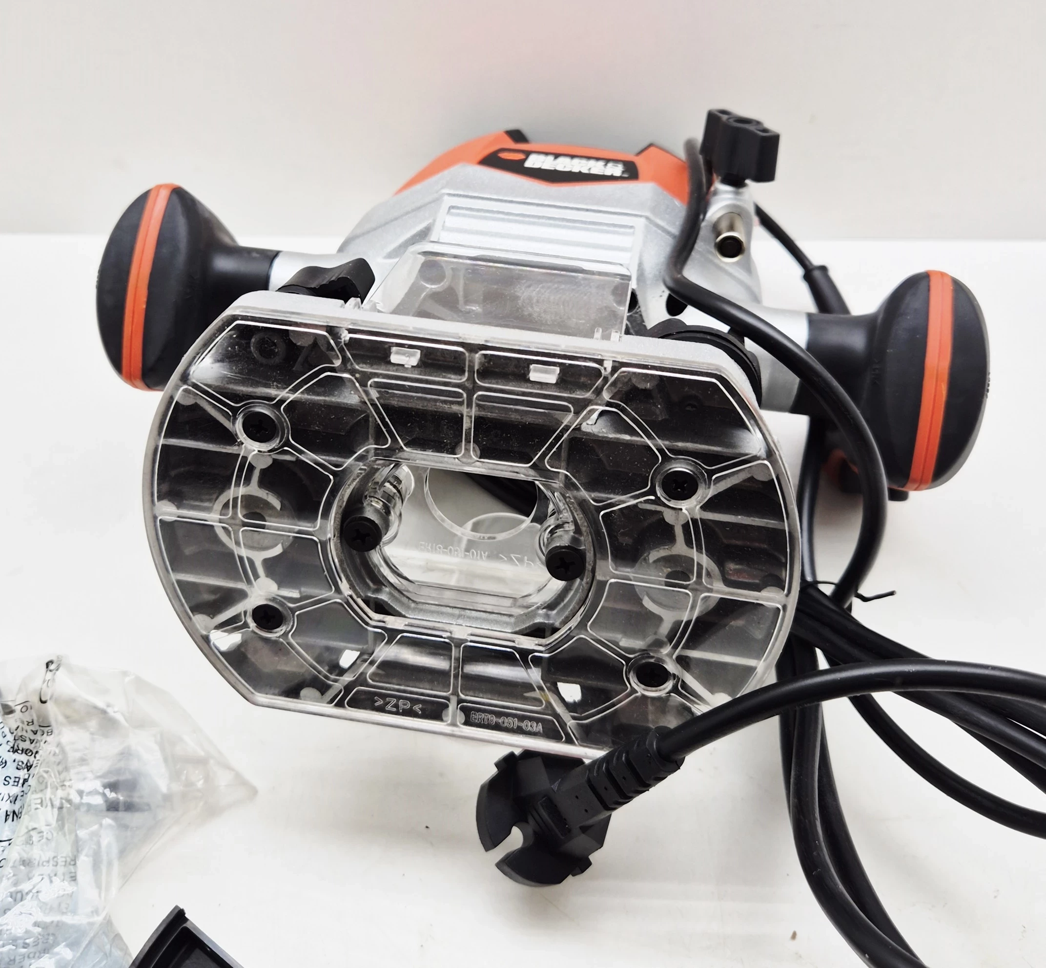 frezarka-gornowrzecionowa-blackdecker-kw900e-pud-maksymalna-moc-120000