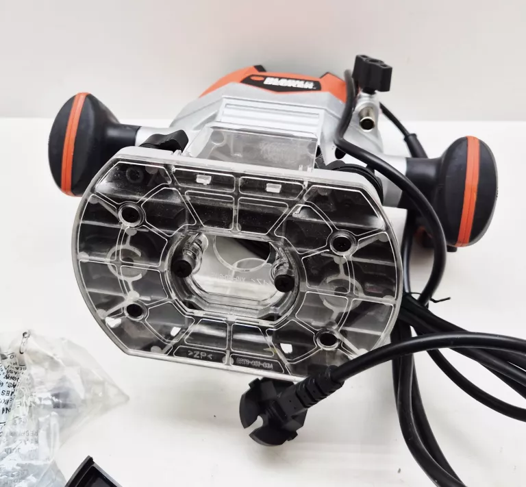 frezarka-gornowrzecionowa-blackdecker-kw900e-pud-maksymalna-moc-120000