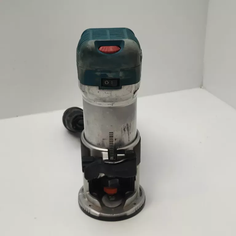 FREZARKA MAKITA RT0700C