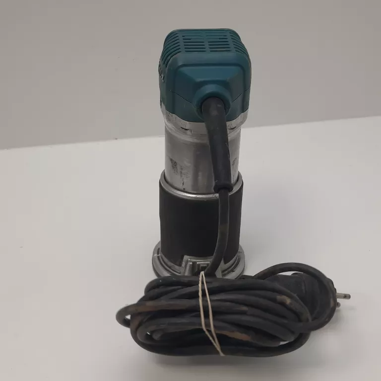 FREZARKA MAKITA RT0700C