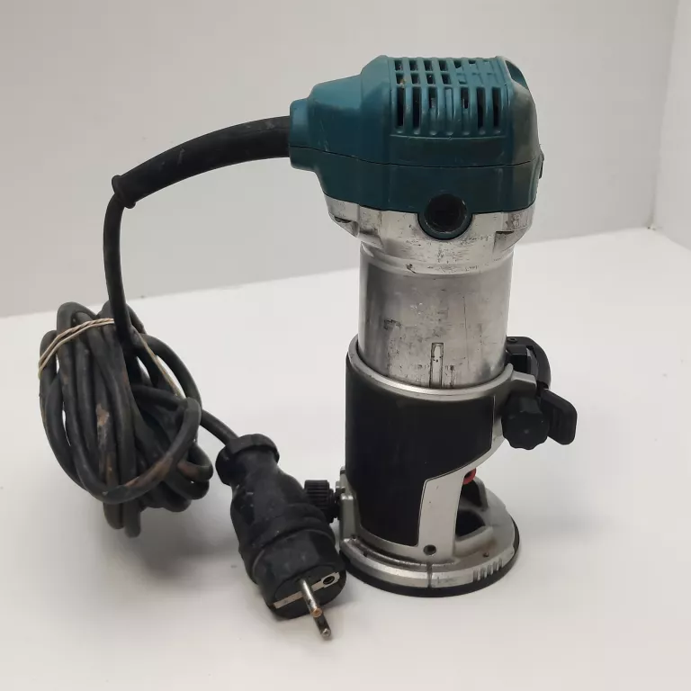 FREZARKA MAKITA RT0700C