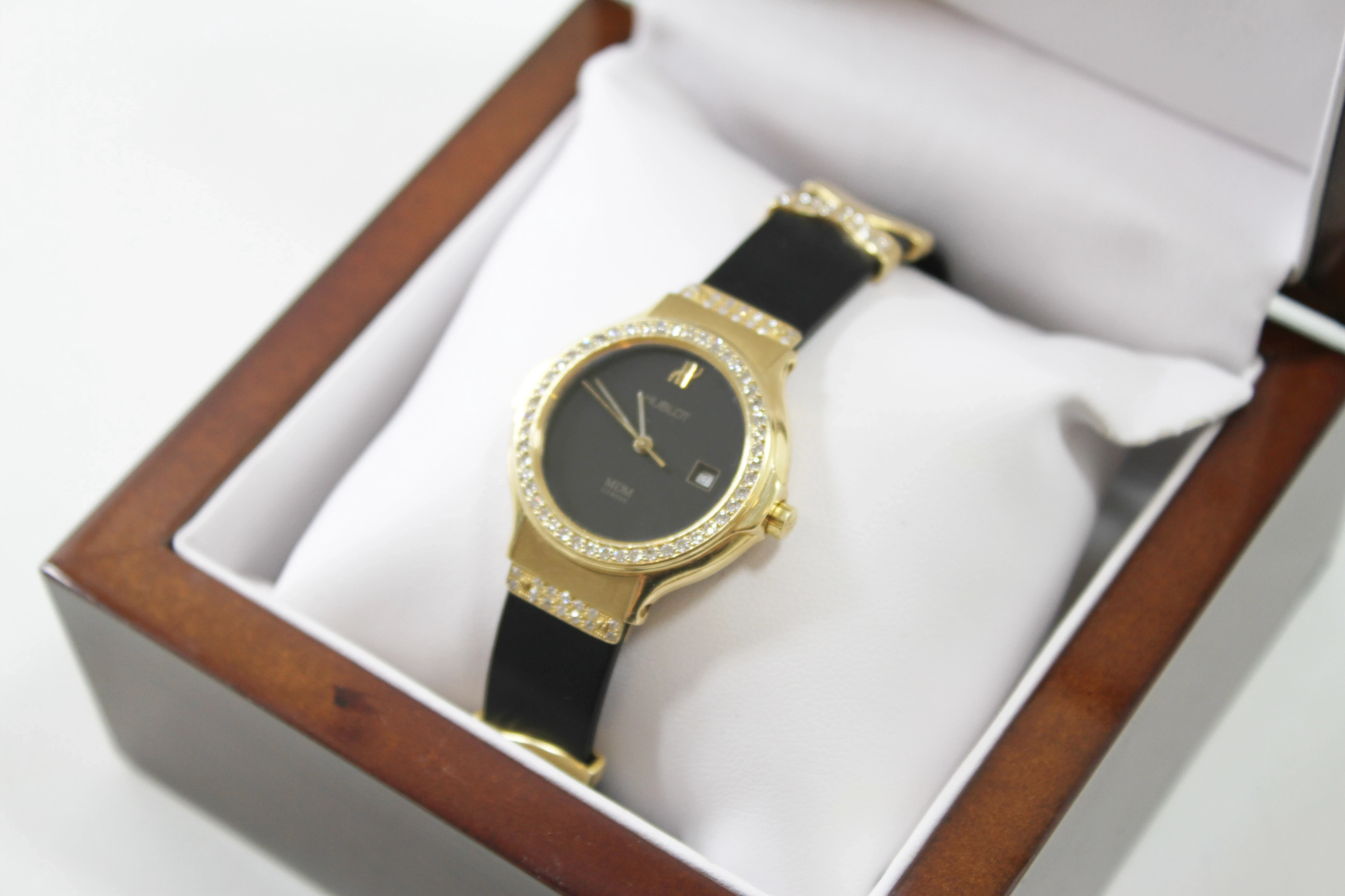 zegarek-damski-hublot-mdm-zloto-18k-diamenty-certyfikat-rodzaj-129220-1