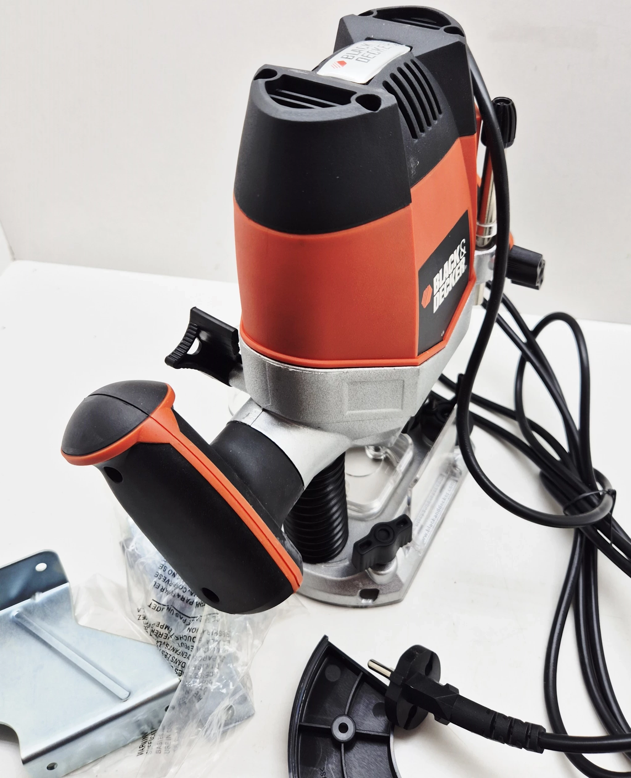 frezarka-gornowrzecionowa-blackdecker-kw900e-pud-stan-11323-238058