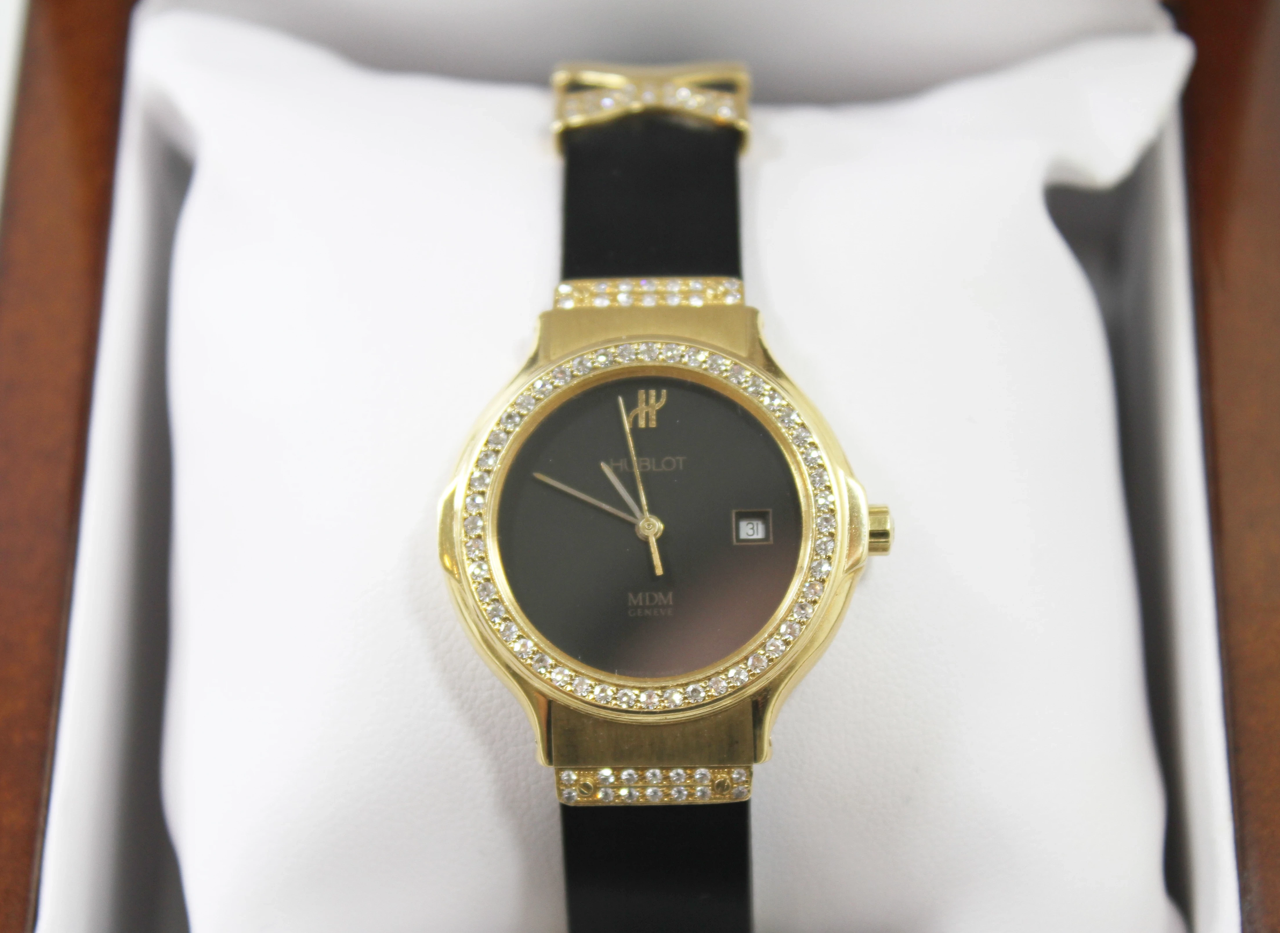 zegarek-damski-hublot-mdm-zloto-18k-diamenty-certyfikat-mechanizm-18738-1