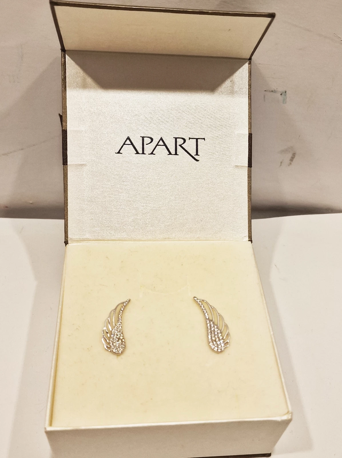 zlote-kolczyki-apart-biale-zloto-204g-333-z-cyrkoniami-obroncow-pokoju-3-gubin