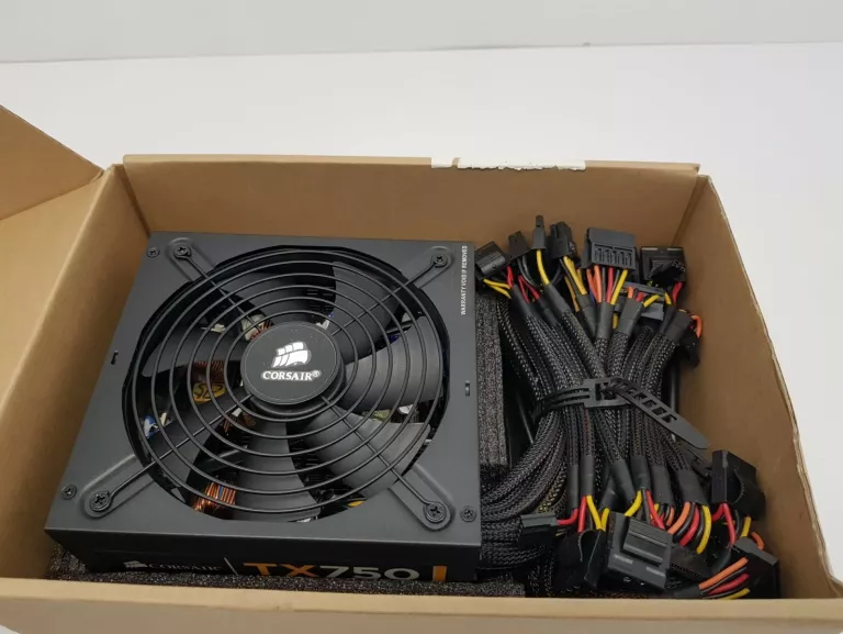 ZASILACZ PC CORSAIR 750