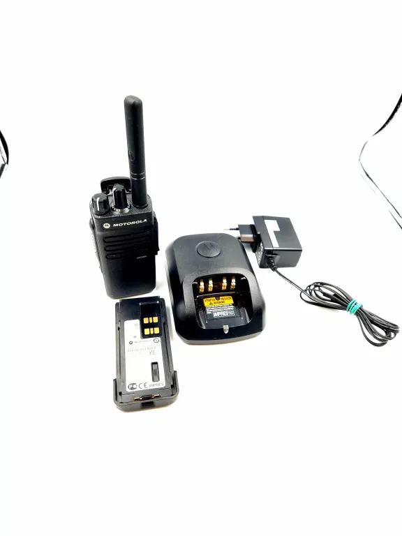 RADIOTELEFON MOTOROLA DP2400E 2X BATERIA