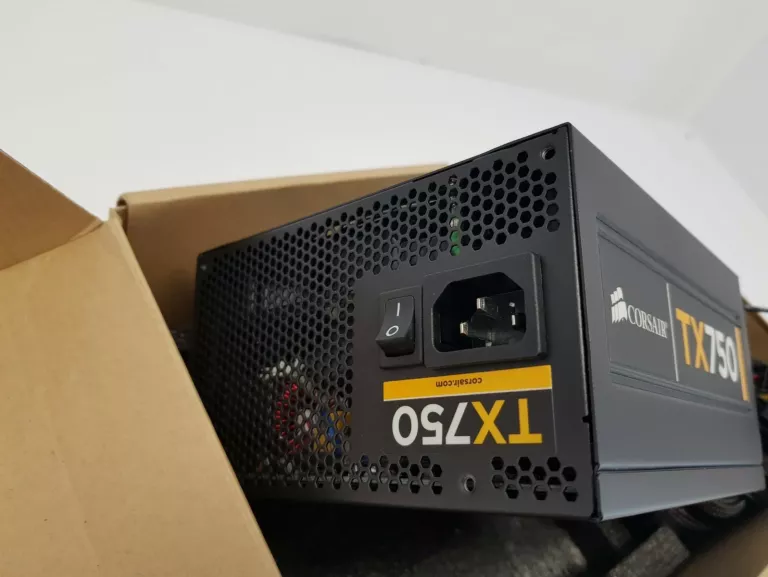 ZASILACZ PC CORSAIR 750