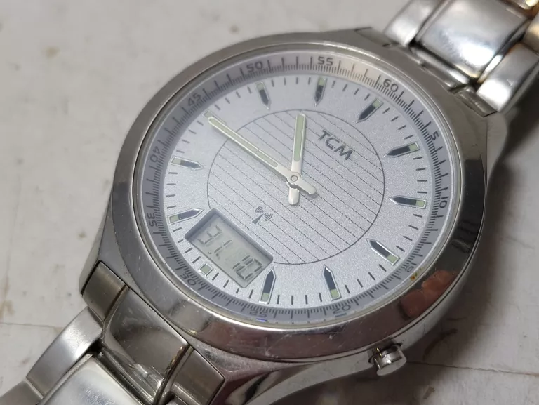 ZEGAREK TCM RADIO