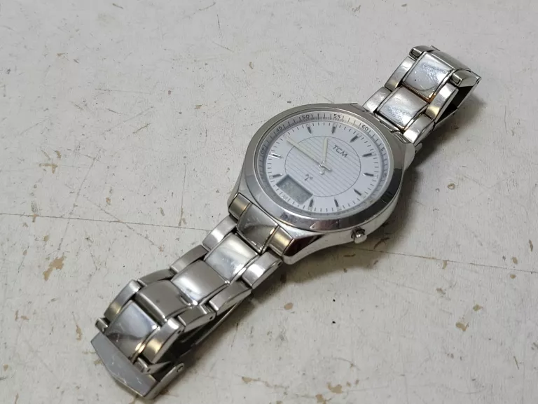ZEGAREK TCM RADIO