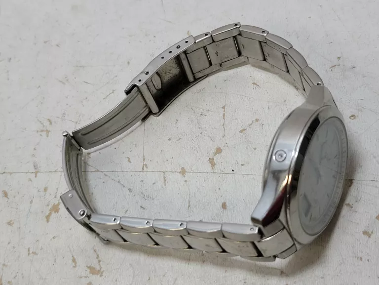 ZEGAREK TCM RADIO